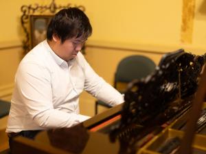 Shawn Hui (piano)