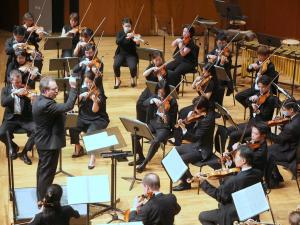 Dylan Crismani's 'Coming Together' for Didgeridoo, Sheng and Orchestra at Hong Kong City Hall, with Luke Dollman (conductor), William Barton (didgeridoo), Loo Sze-wang (Sheng) and the Hong Kong Sinfonietta. Photo: © HK Sinfonietta Ltd