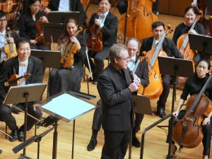 Dylan Crismani's 'Coming Together' for Didgeridoo, Sheng and Orchestra at Hong Kong City Hall, with Luke Dollman (conductor), William Barton (didgeridoo), Loo Sze-wang (Sheng) and the Hong Kong Sinfonietta. Photo: © HK Sinfonietta Ltd