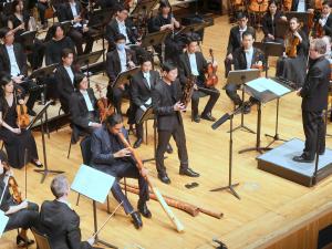 Dylan Crismani's 'Coming Together' for Didgeridoo, Sheng and Orchestra at Hong Kong City Hall, with Luke Dollman (conductor), William Barton (didgeridoo), Loo Sze-wang (Sheng) and the Hong Kong Sinfonietta. Photo: © HK Sinfonietta Ltd