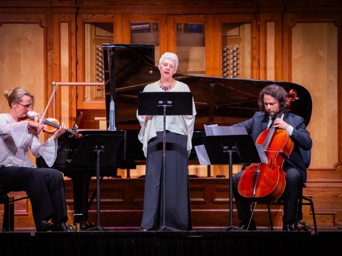 Helen Ayres (violin), Cheryl Pickering (sorprano), Thomas Marlin (cello)