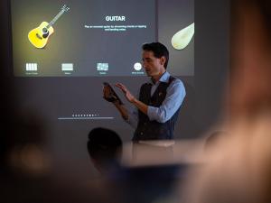 Walter Barbieri demonstrating the eLearning program