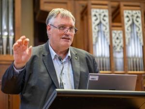Professor John Williams AM, former Dean of the Faculty of ABLE, delivers a message