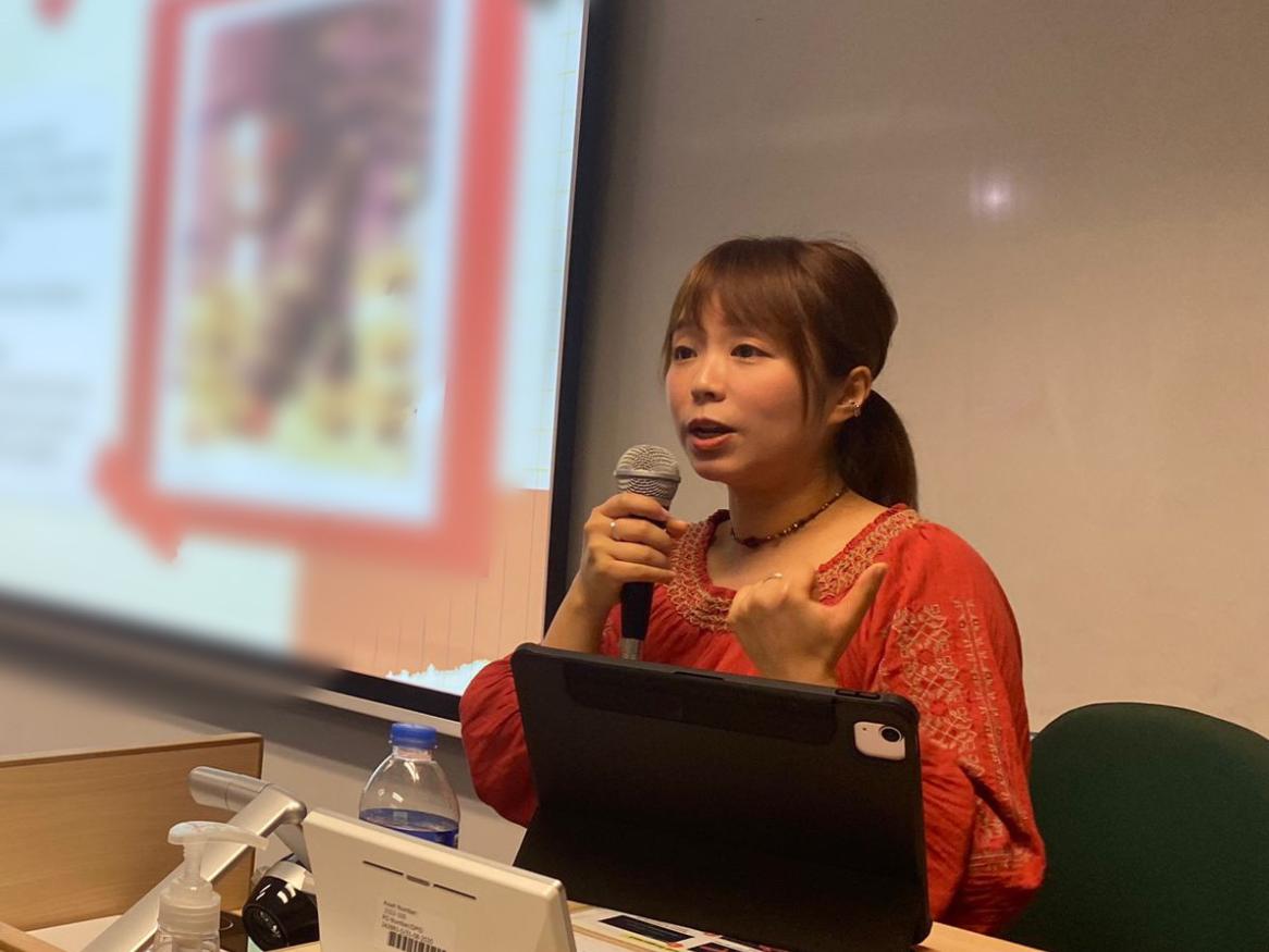 Dr Tin Kei Wong delivers a lecture