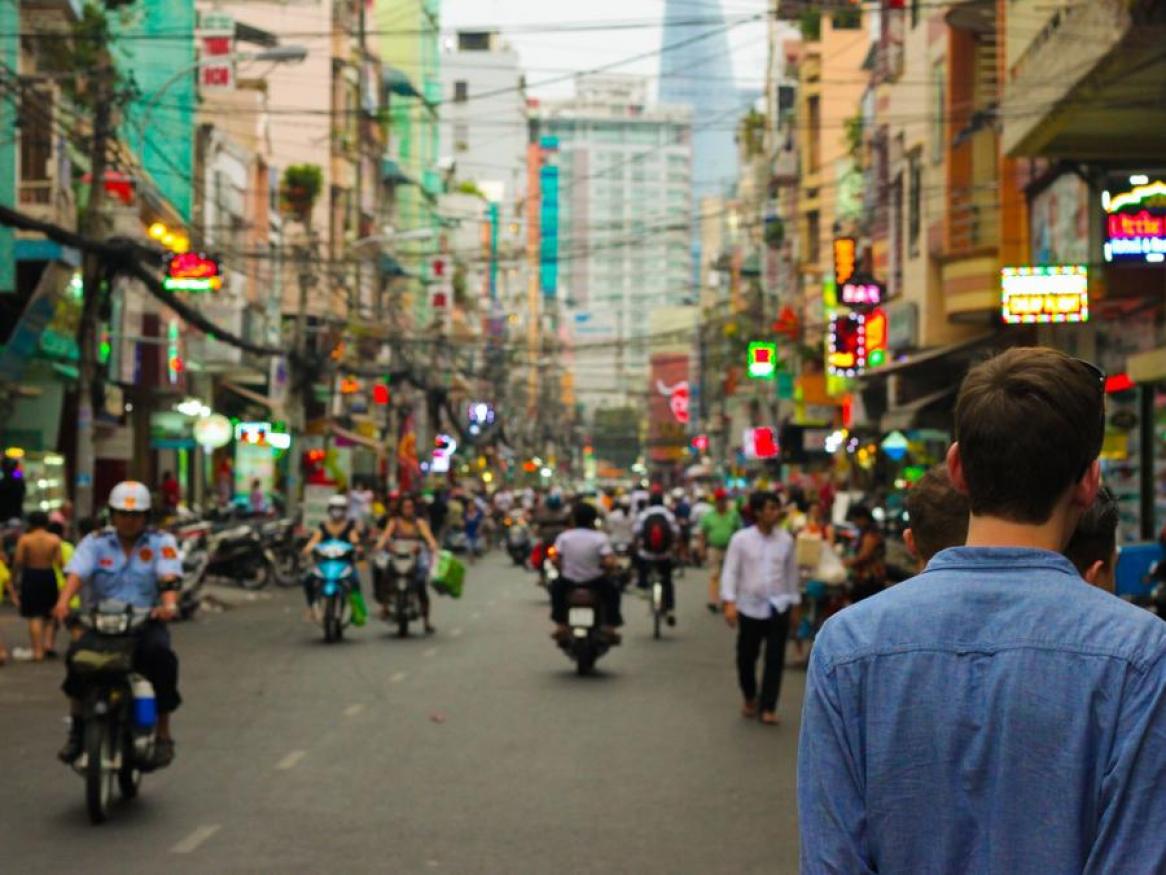 male-traveller-study-overseas